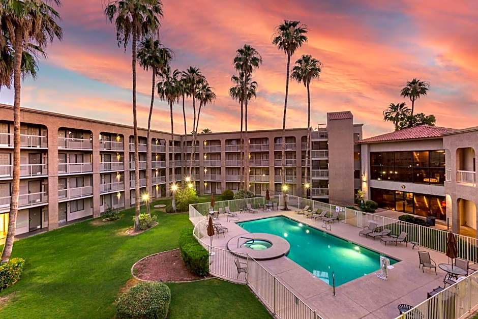 Best Western Plus Scottsdale Thunderbird Suites