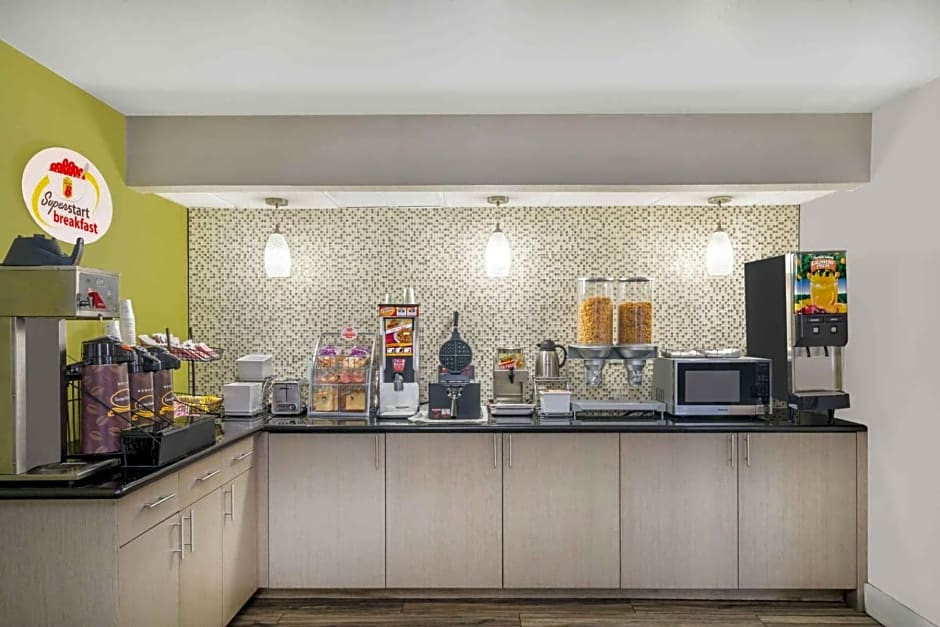 Super 8 by Wyndham Nashville Downtown