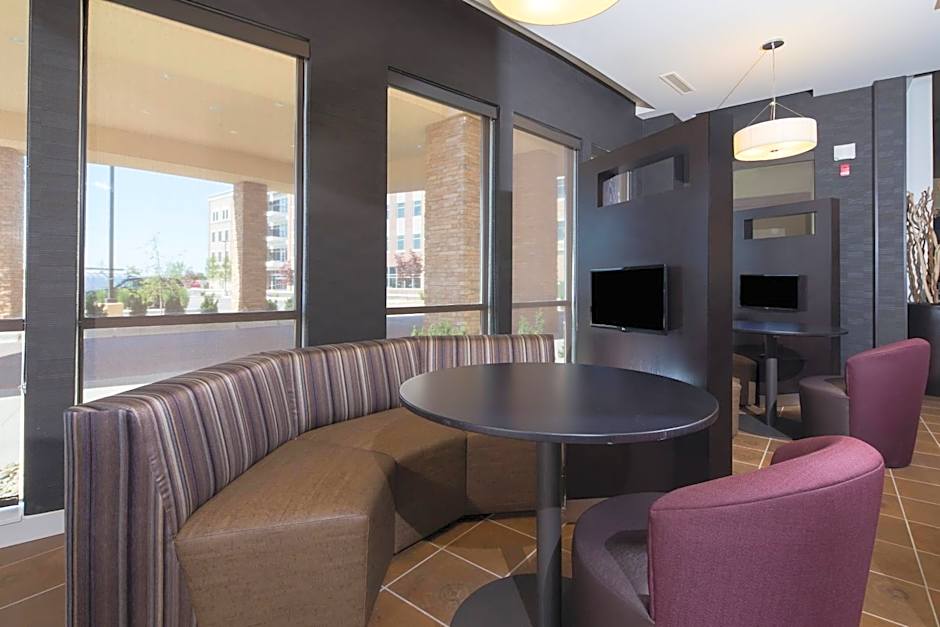 Courtyard by Marriott Bay City