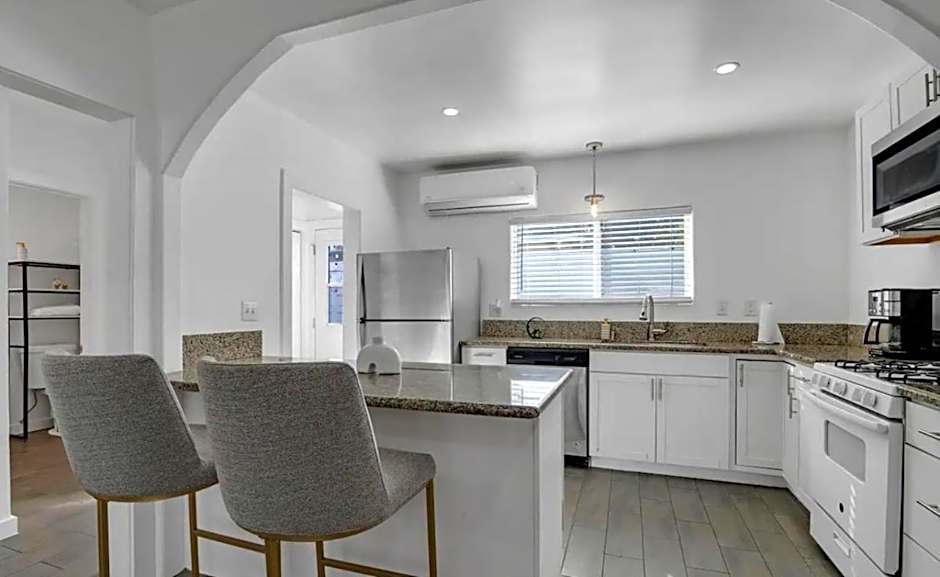Luxury Mid City Home With Firepit