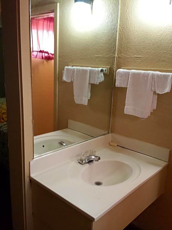 Trailway Motel