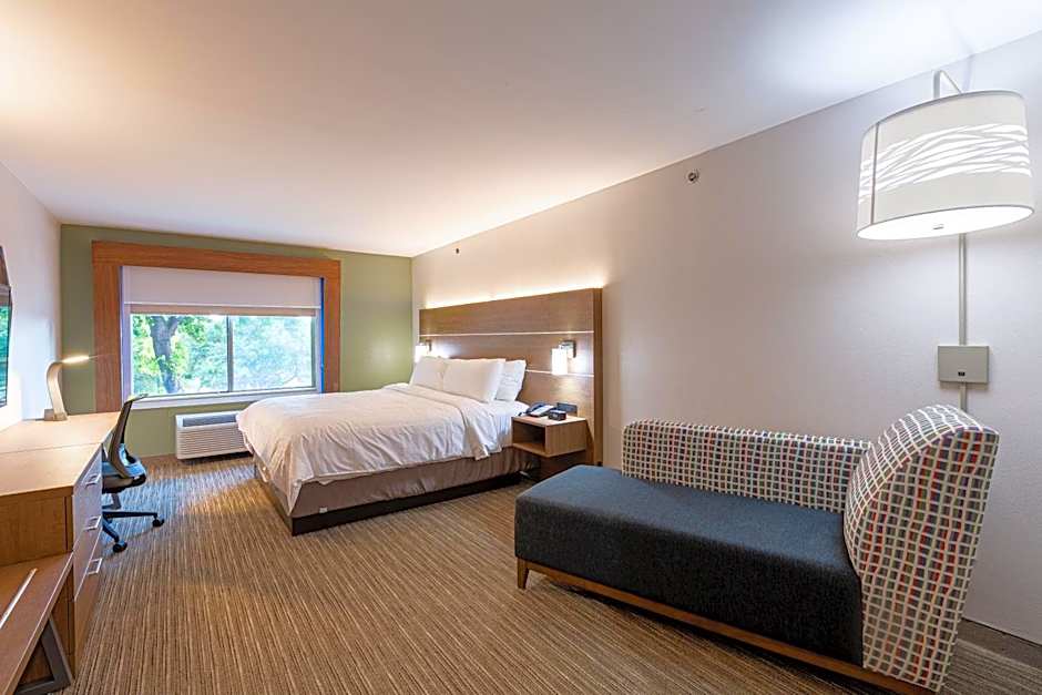 Holiday Inn Express & Suites Arlington North - Stadium Area