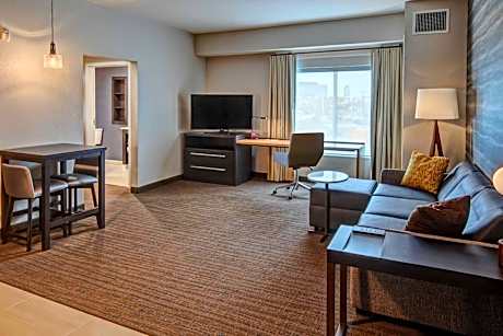 1 Bedroom Suite, 1 King, Sofa bed