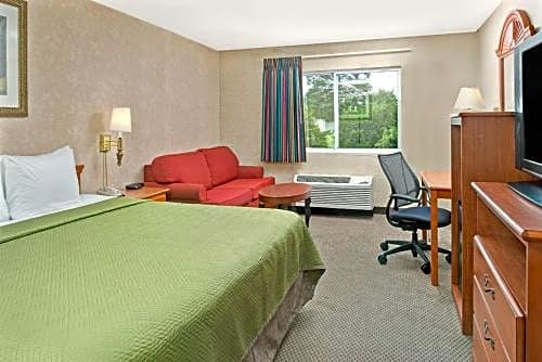 Travelodge by Wyndham Lincoln Airport I-80
