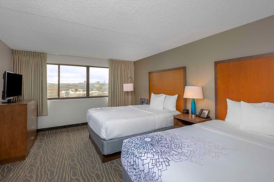 La Quinta Inn & Suites by Wyndham Secaucus Meadowlands
