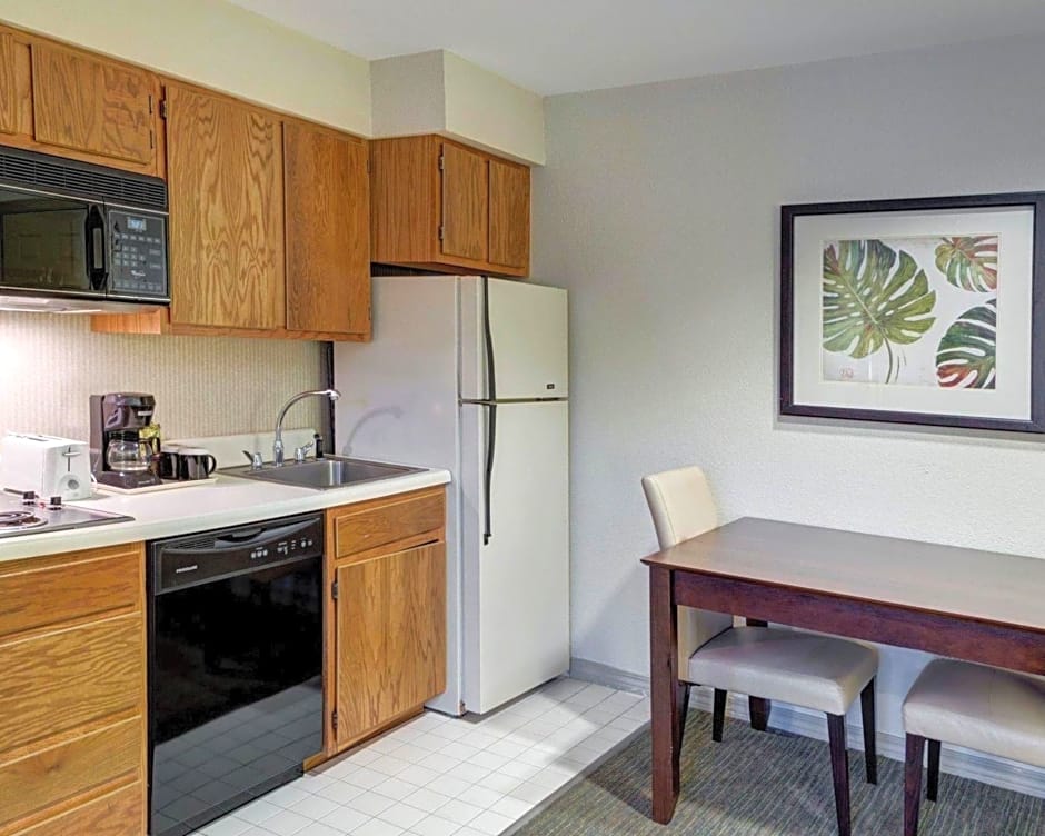 Clarion Inn & Suites Conference Center
