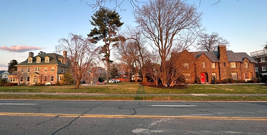 The Manor on Front