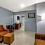 Econo Lodge Inn & Suites I-64 & Us 13