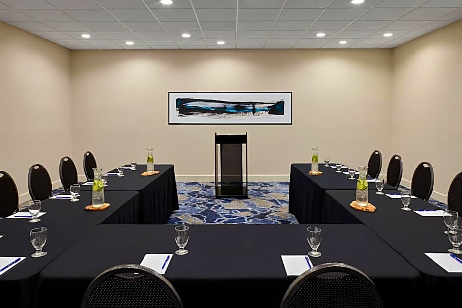 Delta Hotels by Marriott Muskegon Convention Center