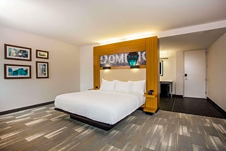 King Room with Mobility/Hearing Impaired Access - Non-Smoking