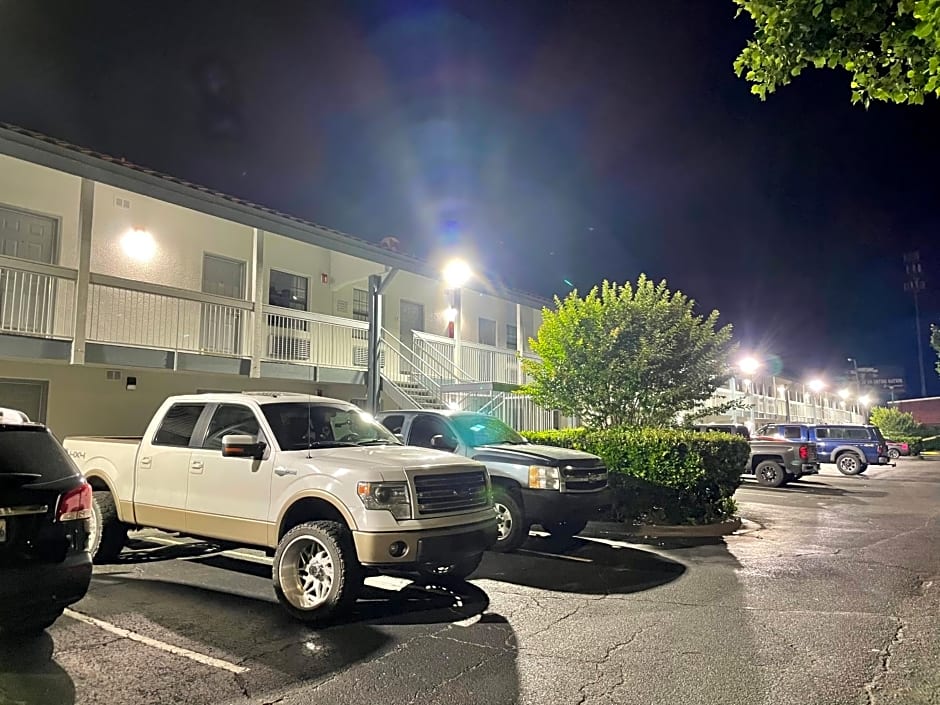 Travelodge by Wyndham Tuscaloosa
