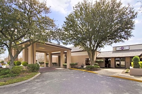Inn & Suites at Fort Gregg-Adams