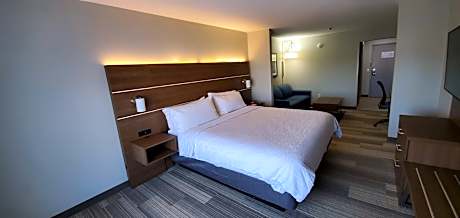 1 King Bed Suite Non-Smoking
