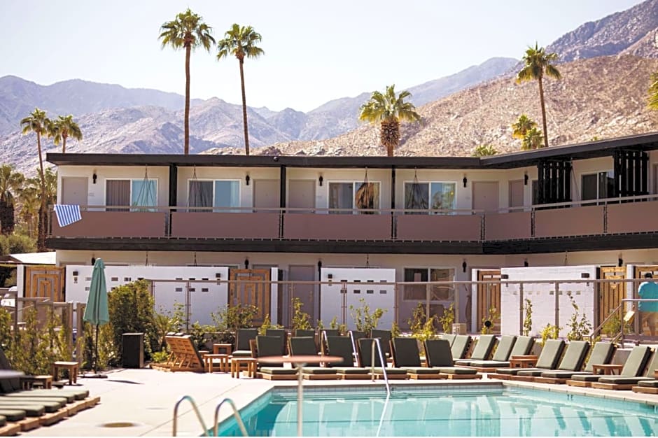 V Palm Springs