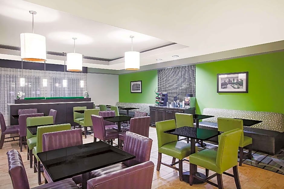 La Quinta Inn & Suites by Wyndham Beaumont West