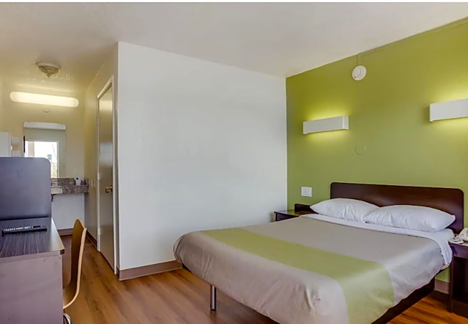 Motel 6-El Paso, TX - West