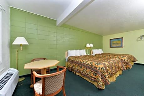 Double Room with Two Queen Beds - Non-Smoking