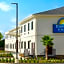 Days Inn & Suites by Wyndham Greater Tomball