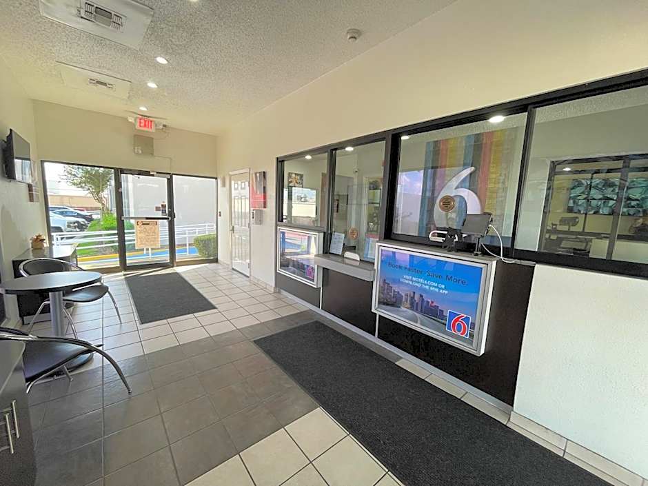 Motel 6-Duncanville, TX - Dallas