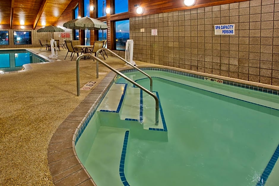 AmericInn by Wyndham Lincoln North
