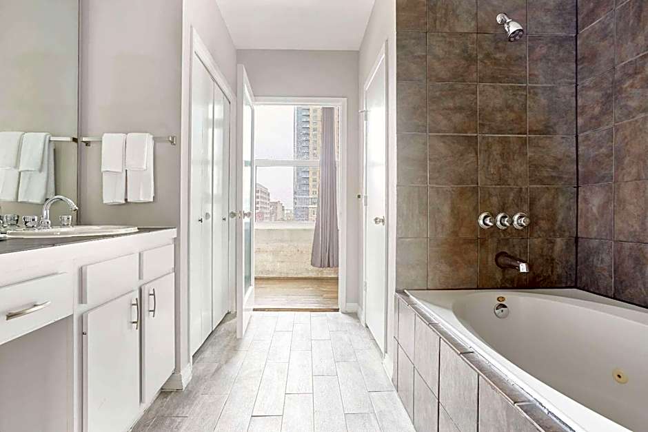 Reside Houston Downtown, a Wyndham Residence
