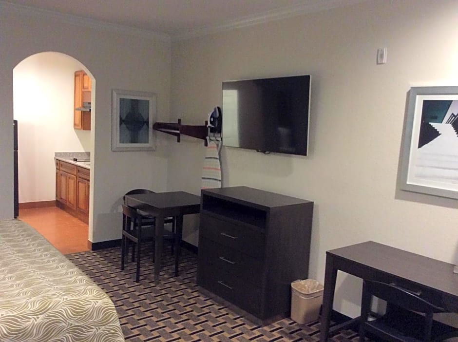 Regency Inn & Suites- NW Houston