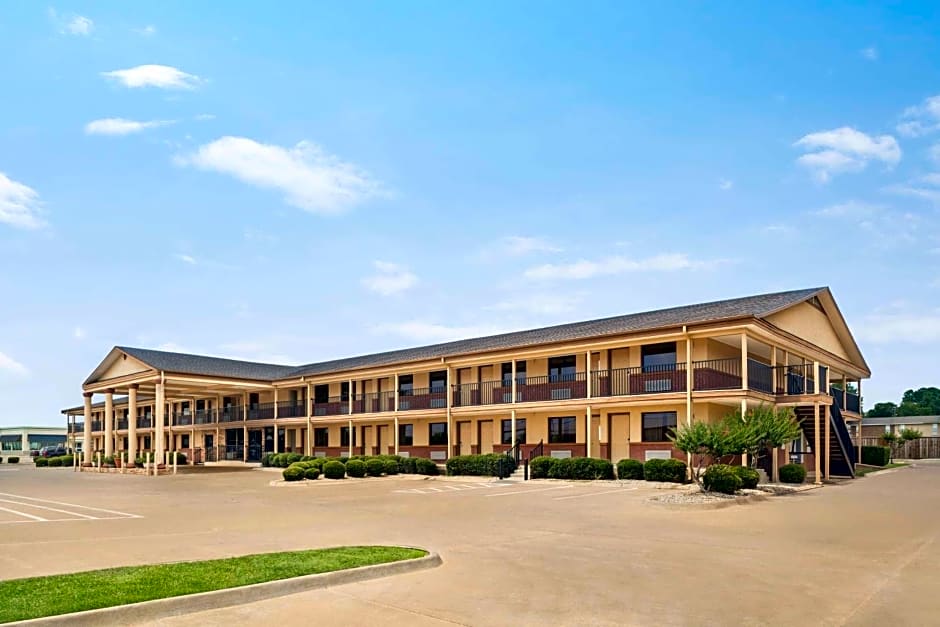 Days Inn by Wyndham Paris