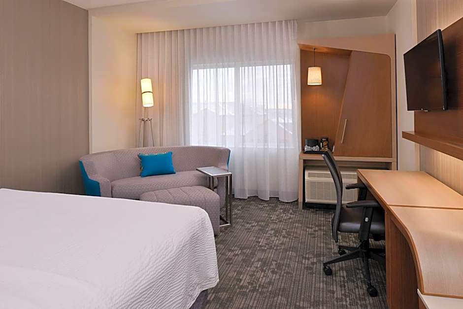 Courtyard by Marriott Toledo North