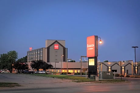 Ramada by Wyndham Cedar Rapids