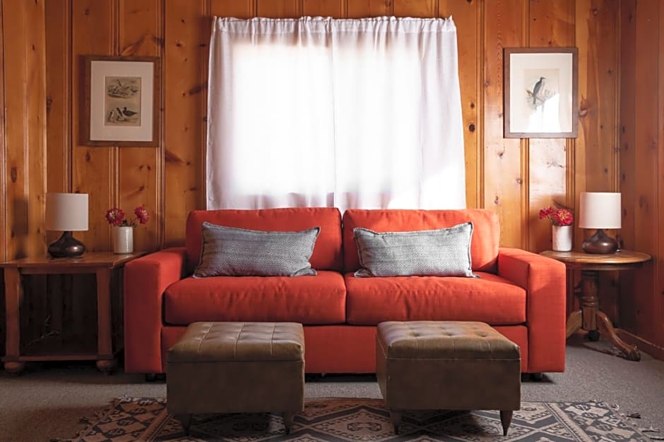 Oak Knoll Lodge