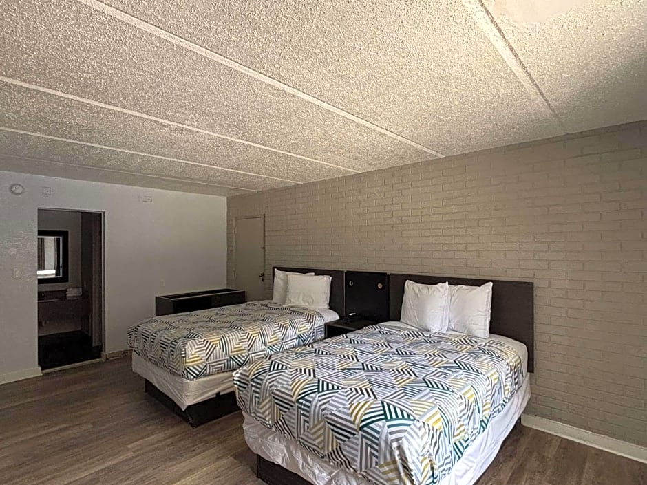 La Casa Inn and Suites