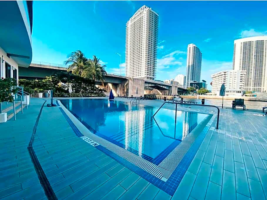 Water View Building With Pool - 5-Min Walk To The Beach