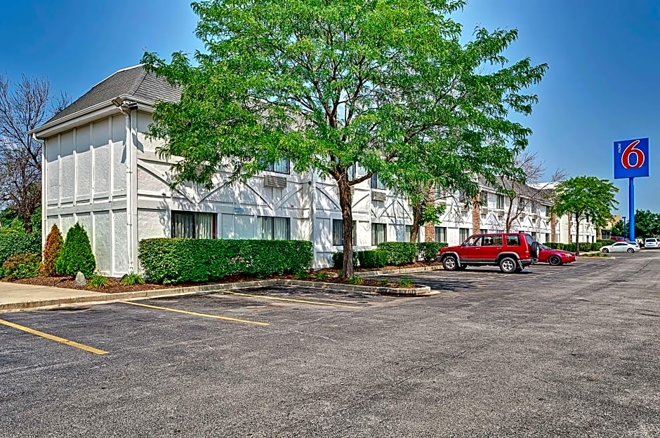 Motel 6-Glenview, IL - Chicago North
