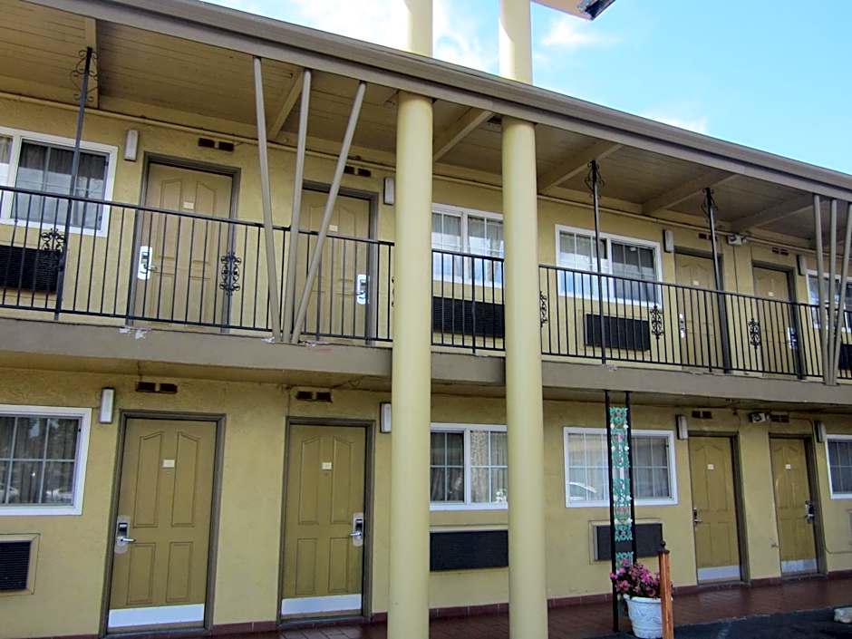 Civic Center Lodge / Lake Merritt BART
