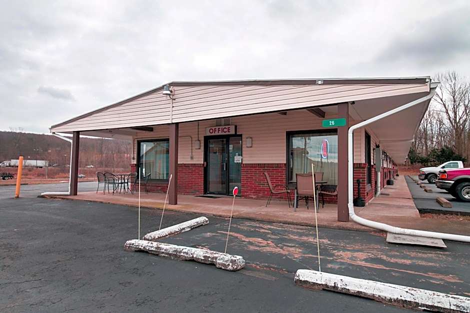 OYO Hotel Dalton PA I-81