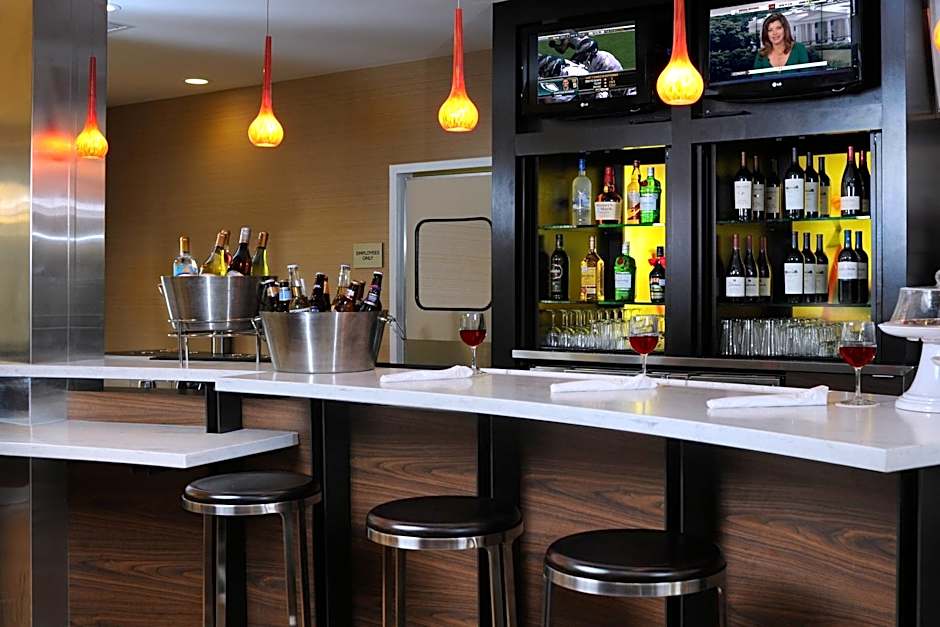 Courtyard by Marriott Houston Hobby Airport