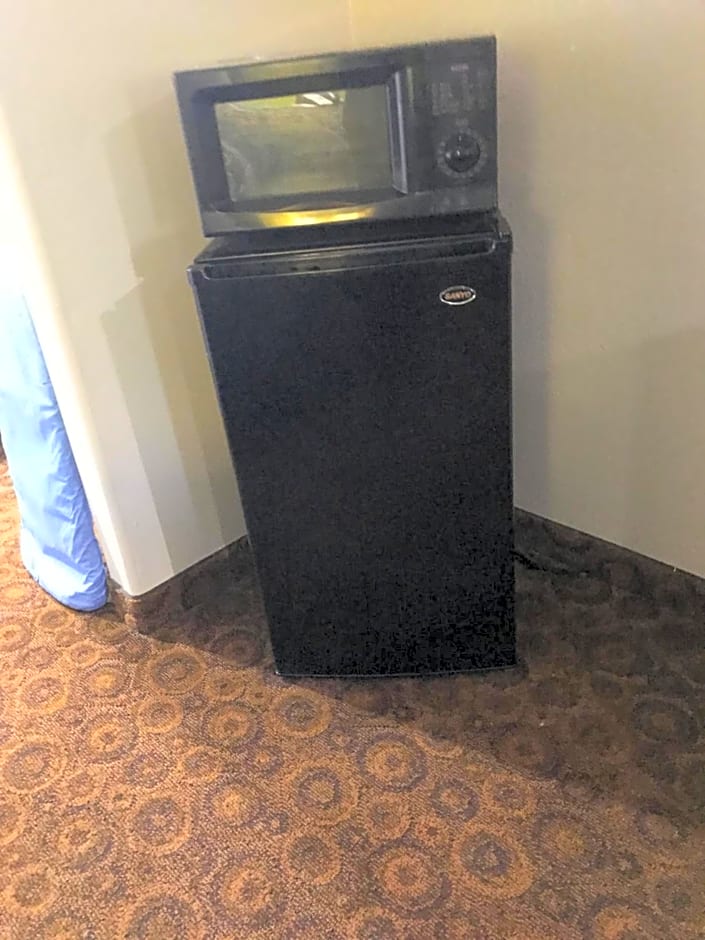 Camelot Inn and Suites