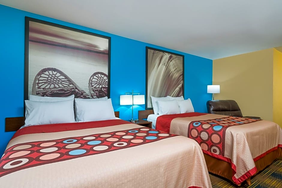 Super 8 by Wyndham Rochester Mayo Clinic Area