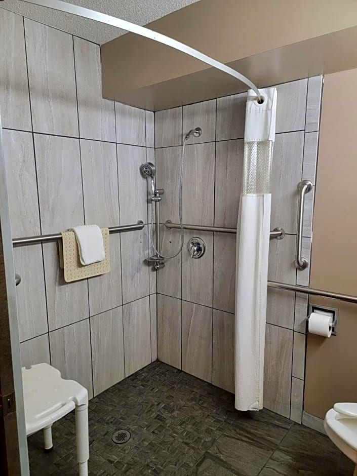 Ramada by Wyndham Angola/Fremont Area