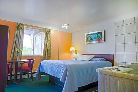 Queen Room with Spa Bath