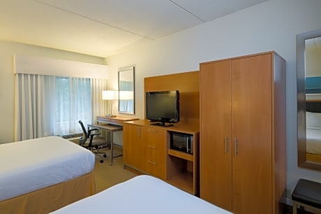 1 Queen Standard Communications Mobility Accessible