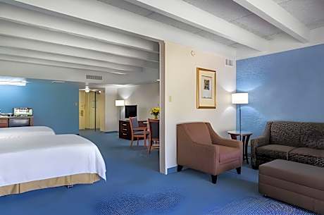 2 Queen Beds, Suite, Nonsmoking
