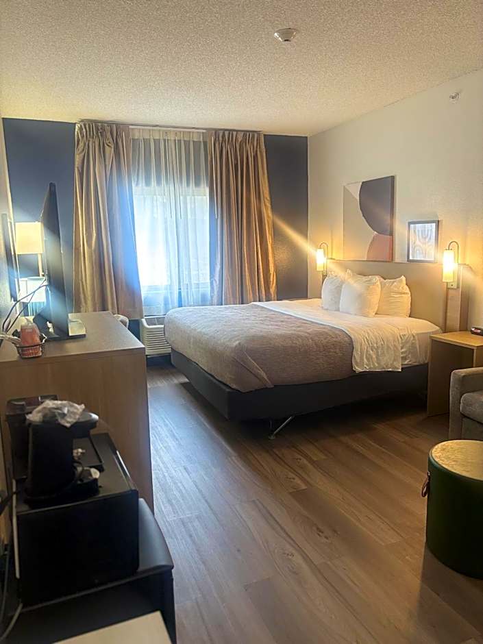Quality Inn & Suites Lakewood - Denver Southwest