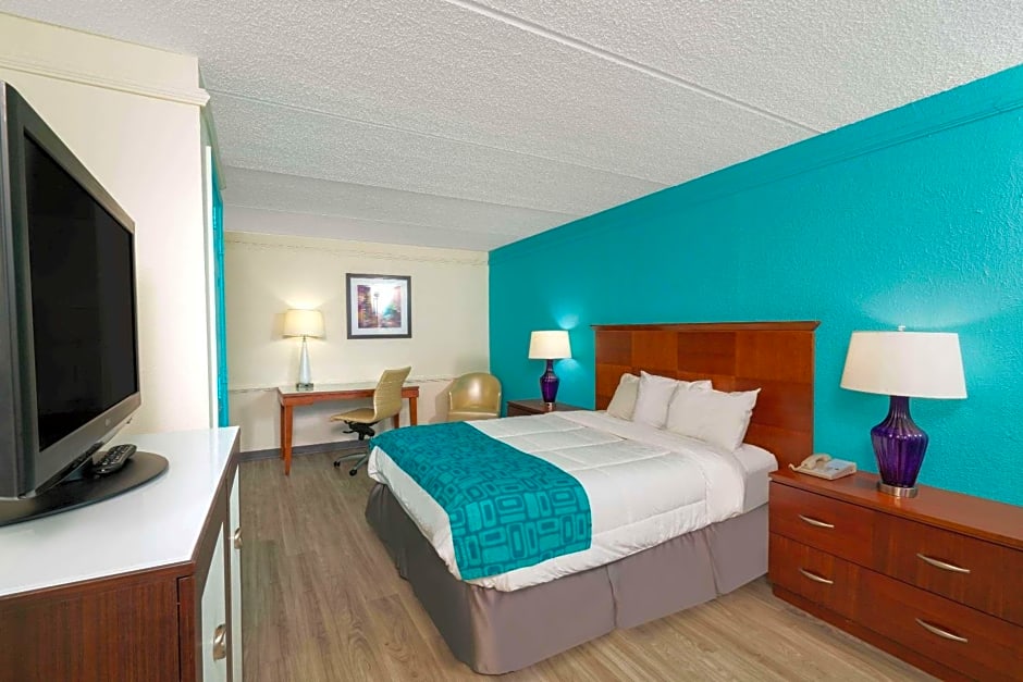 Howard Johnson by Wyndham Atlanta College Park