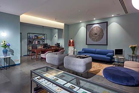 M Suite Hotel