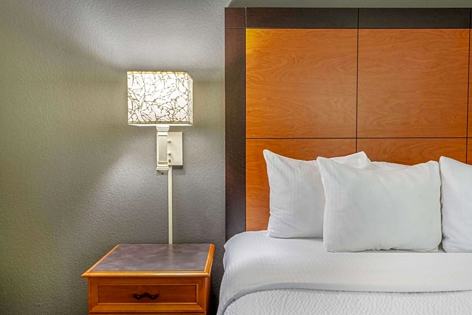 La Quinta Inn & Suites by Wyndham Pueblo