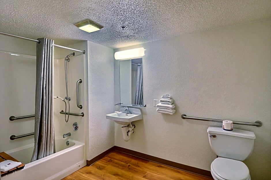 Motel 6-Tewksbury, MA - Boston