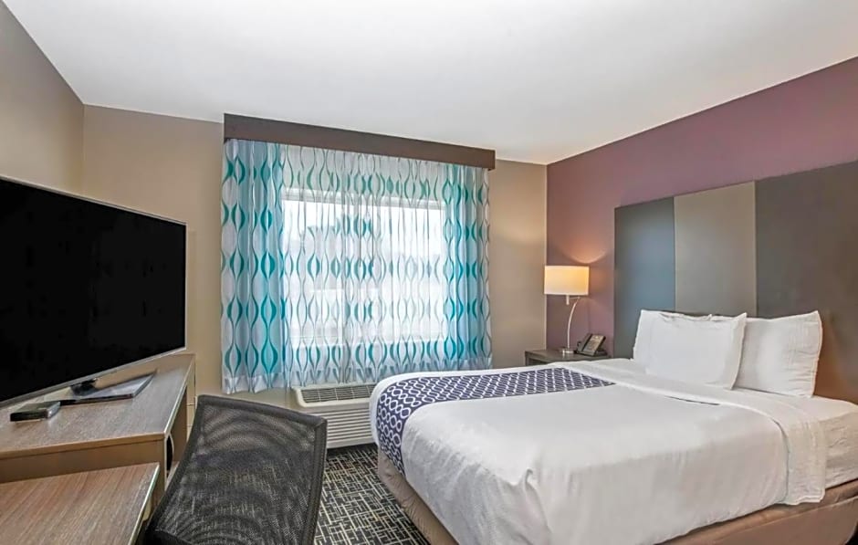 La Quinta Inn & Suites by Wyndham Fayetteville