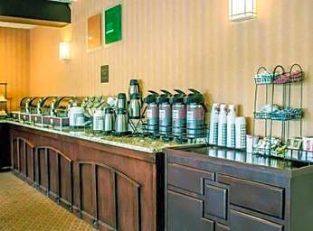 Norwood Inn & Suites Milwaukee