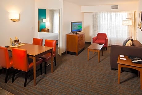 1 Bedroom 2 room Suite, 1 Queen, Sofa bed